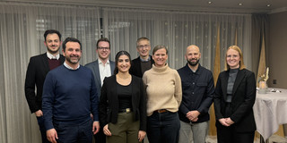 Award ceremony The photo of the award ceremony shows the winners, their supervisors, and the sponsors (from left to right): Boban Petrovic, Steffen Strese, Ole Zabolitzky, Negin Ghaffaripour, Andreas Hoffjan, Tessa Flatten, Steffen Leininger (TMC), and Lea Saphörster.